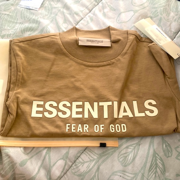 Brand new Essentials Tshirt - Picture 2 of 3